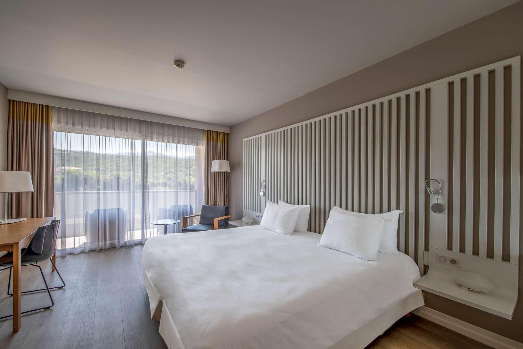 Radisson Blu & Spa, Ajaccio Bay 4*