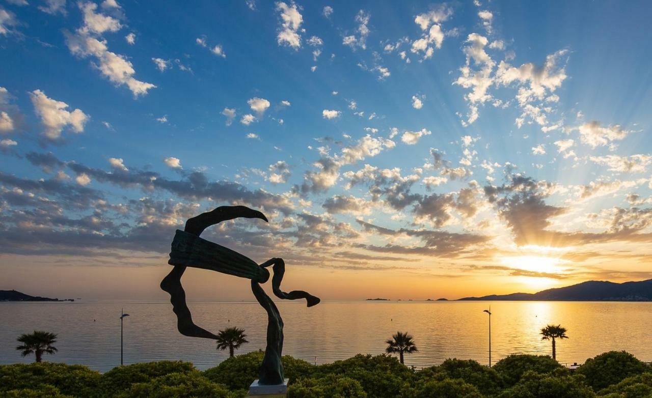 Hotel Radisson Blu & Spa, Ajaccio Bay 4*